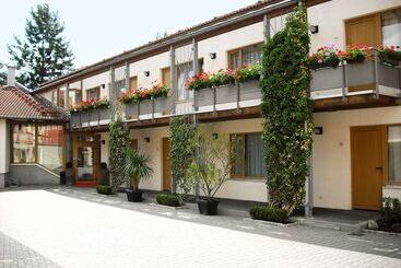 בית מלון כפרי Port Inn