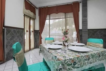 هتل Lestari Near Lippo Plaza Mall Jember