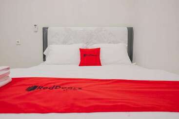 酒店 Reddoorz Plus Near Soekarno Hatta Airport Taman Mahkota