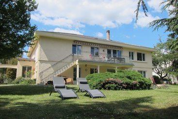 펜션 La Belle Jaune  Bed And Breakfast