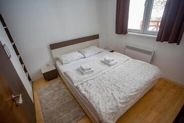 Foka Apartmani 30 M From Junior