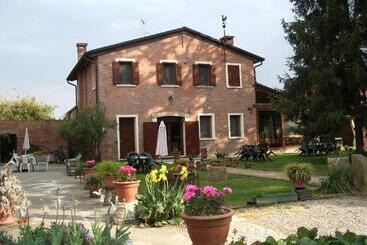 Отель Agriturismo Antica Corte Cason