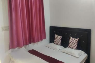 ホテル Oyo 80763 Tomar Palace