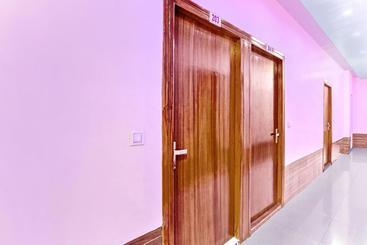 בית מלון כפרי Oyo 80778  Sajan