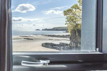 هتل No 10 Ocean Cabins   Saundersfoot Harbour   Saundersfoot