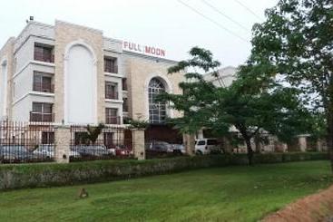 Pensione Room In Lodge   Full Moon Hotel 2bd Apartment