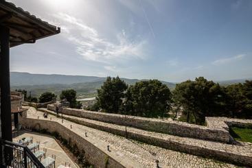 هتل Berati Castle