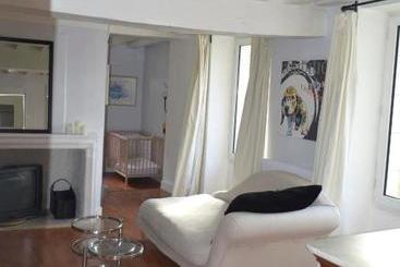 پانسیون Room In Guest Room   Maison Lamerique Welcome You To One Of Their Rooms Dogs Are Also Welcomed