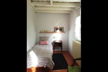پانسیون Room In Guest Room   Maison Lamerique Welcome You To One Of Their Rooms Dogs Are Also Welcomed