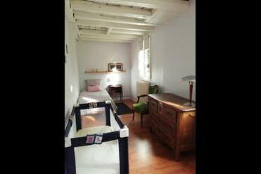 پانسیون Room In Guest Room   Maison Lamerique Welcome You To One Of Their Rooms Dogs Are Also Welcomed