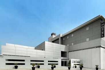 בית מלון כפרי NH Campo De Gibraltar