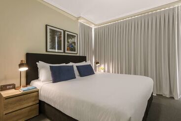هتل Oaks Brisbane Casino Tower Suites