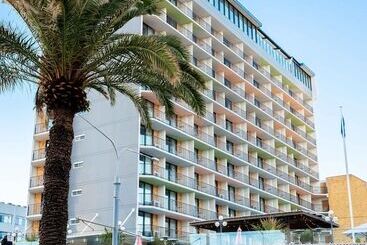 Отель The Island Gold Coast