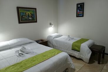 هتل Wagelia Turrialba