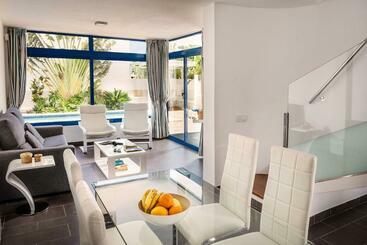 Villas De La Marina