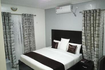 پانسیون Room In Lodge   Blooms Spot Hotel Self Service Apartment