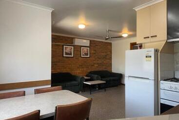 Marlo Caravan Park & Motel