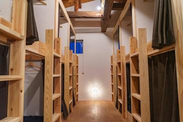הוסטל ゲストハウス さんかくワサビ Guest House Sankaku Wasabi