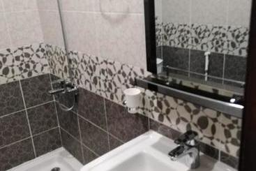 Отель المختارون الأول