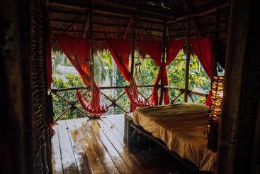 استراحتگاه Dominican Tree House Village