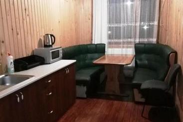 Bed and Breakfast старе подвір я