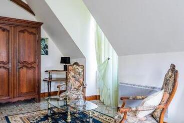 צימר Le Vieux Château De Hommes