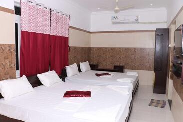 فندق Saravanas Lodge