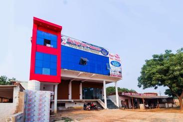 ホテル Spot On 62707 Day Night