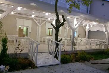 בית מלון כפרי арт готель династія