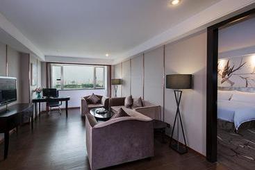 Vienna International Hotel Shantou Chenghai Waisha Bridge