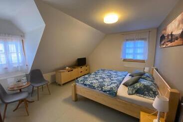 펜션 Penzion A Restaurace Grunt