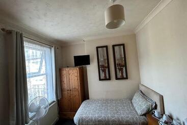 مبيت وإفطار The Little Emily Room Only