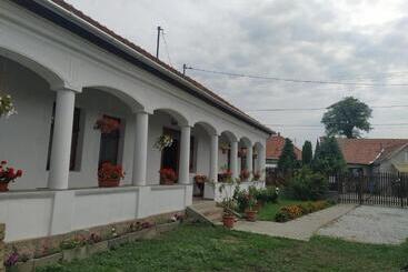 פנסיון Heni Vendégháza