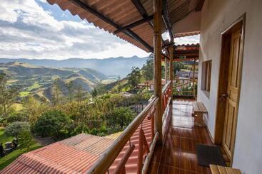 بنسيون Hostal Taita Cristobal