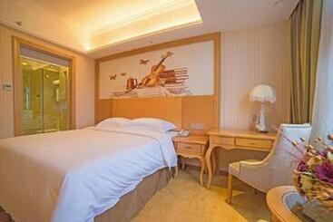 Vienna 3 Best Hotel Luoding Chuangyue Building