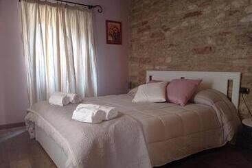 בית מלון כפרי Tenuta Le Garzaie   Villa Furlo