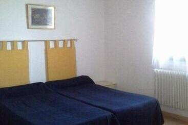 בית מלון כפרי Auberge Mas De Layalle