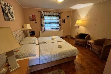 膳宿费 Erdei Vendégház