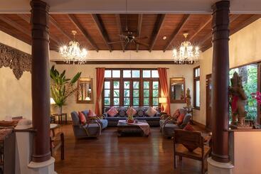 ホテル Ariyasom Villa