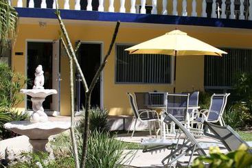 هتل Cheston House  Clothing Optional All Male Guesthouse