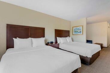 ホテル Comfort Suites Lake Geneva East