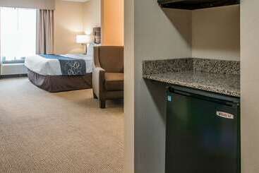 هتل Comfort Suites South Bend Near Casino