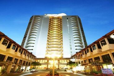 בית מלון כפרי Golden Beach Chaam