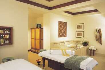 فندق Hilton Grand Vacations Club Grand Waikikian Honolulu