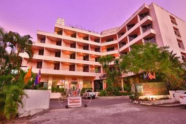 酒店 Jansom Chumporn