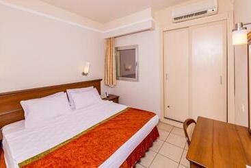 Отель Julian Forest Suites