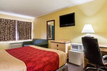 Отель Meadow Acres Inn