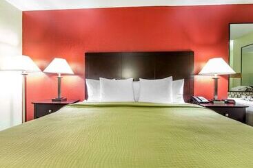 فندق Quality Inn West