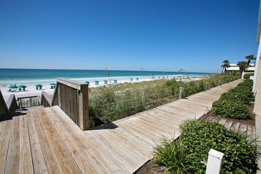 هتل Resortquest Rentals At Crystal Sands East & West