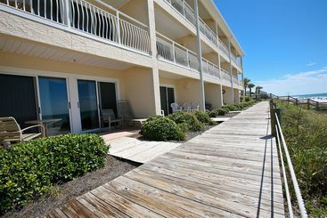 هتل Resortquest Rentals At Crystal Sands East & West